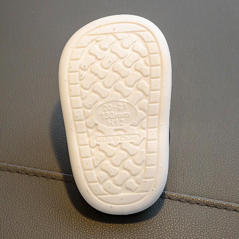 Детские тапочки с медведем. Темпераментная повседневная сумка. Нескользящая обувь на мягкой подошве.