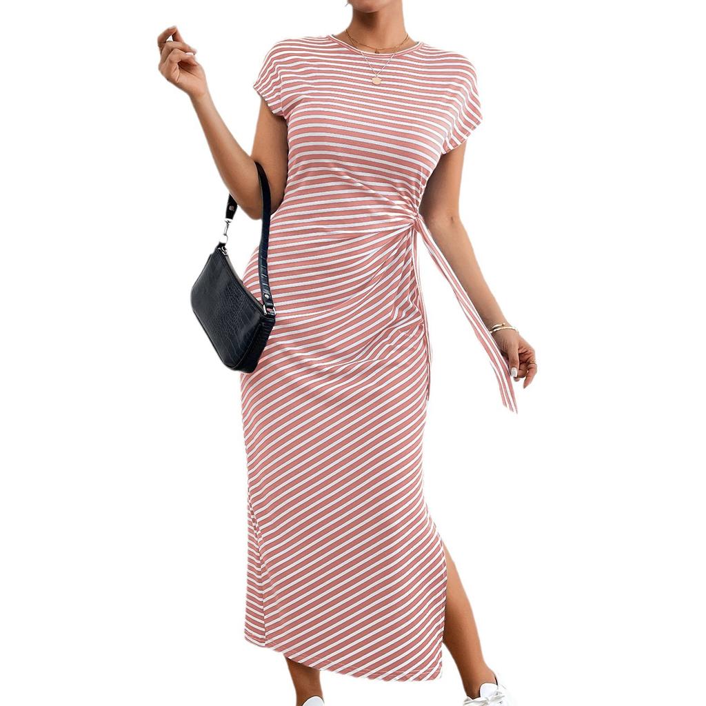 Платья в полоску приталенного силуэта с приталенной талией, слим-разрезом и круглым вырезом, женские платья