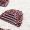 Мини-гребень из сандалового дерева 8 см с резьбой: Маленький, Милый и Практичный для женских сумочек.