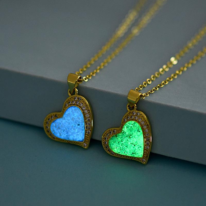 Ожерелье в японском и корейском стиле с цветной клеевой каплей для женщин, ретро-дизайн, персиковое сердце, инкрустированное бриллиантами, нишевое украшение для ожерелья