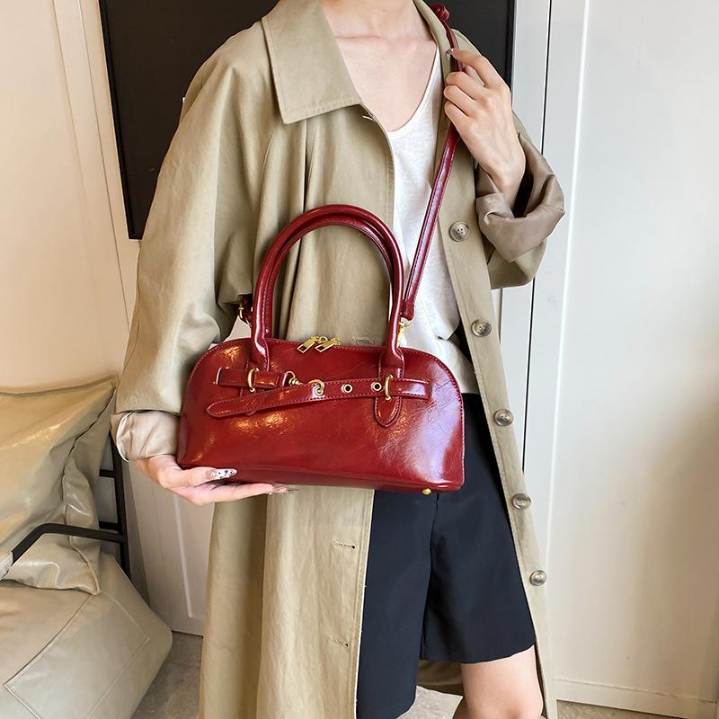 Премиальная ретро коричневая маленькая сумка 2025 новая мода универсальная женская сумка-мессенджер супер огонь портативная сумка-ракушка