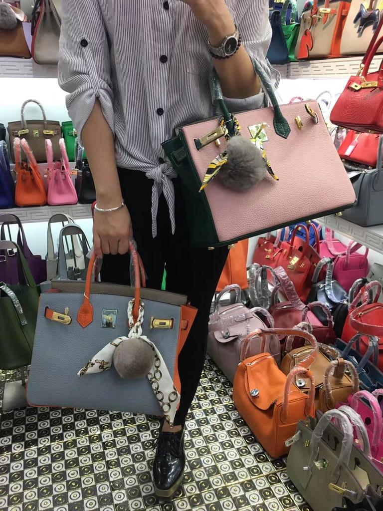 Сумка на плечо из коровьей кожи Colorblock Platinum Lychee Grain 2024 года — повседневная сумка для поездок на работу