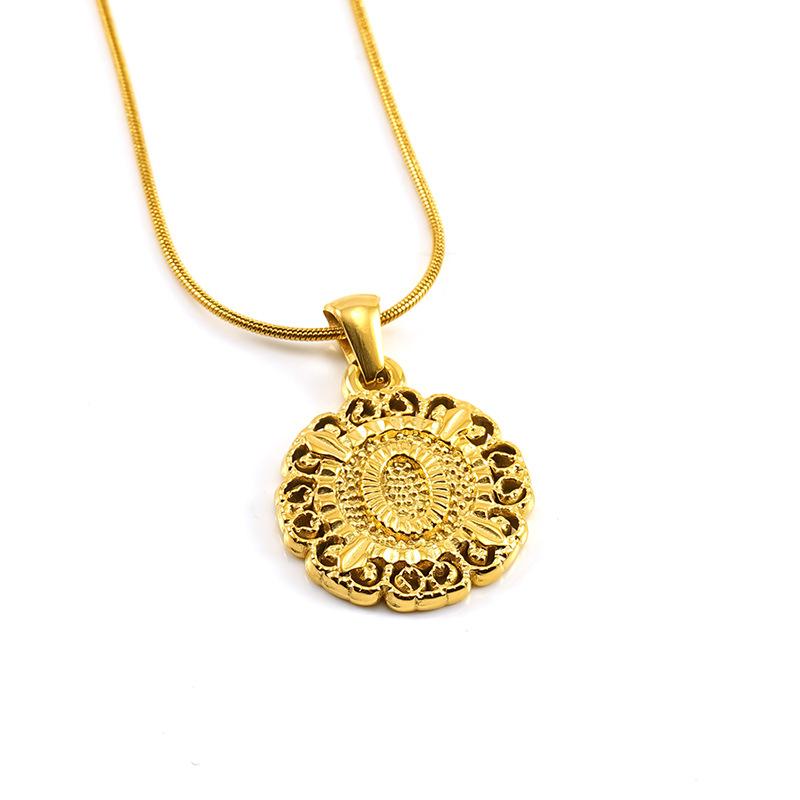 New fashion titanium steel letter pendant, clavicle chain, round embossed design necklace, personalized versatile men and women