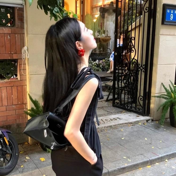 Вдохновленные Ян Цайюй Ретро Белые Серьги-Лепестки для Женщин - Нишевый Дизайн Высокого Класса 2024