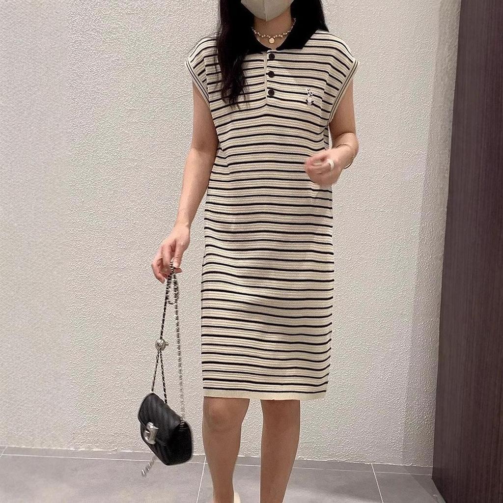 Женское летнее полосатое платье без рукавов с вязаным воротником поло