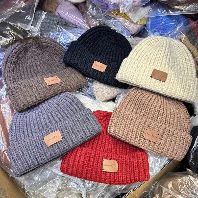 New simple leather label English alphabet wool hat women's autumn and winter outdoor warm wool hat cold hat men