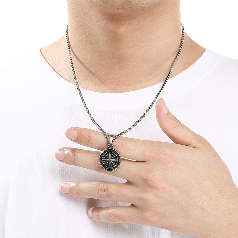 Vintage Stainless Steel Compass Pendant Necklace for Men Two Tone Directional Amulet Necklaces Retro Travel Jewelry Gift