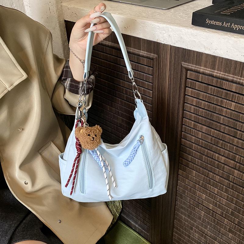 Премиальная повседневная сумка-мессенджер женская лето 2025 новая большая вместительная сумка для поездок на работу нишевая одноплечевая подмышечная сумка-тоут