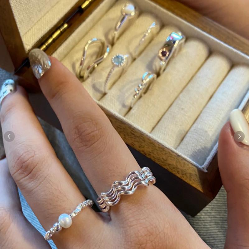 Sterling Chic 925 Silver Ring With Sparkly Zirconia Stones For Unique Accessories Womens