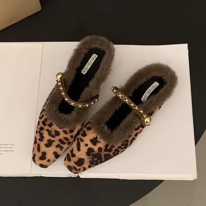Меховые леопардовые женские мюли-тапочки с квадратным носком 2025 года, модные новые туфли на низком каблуке с открытой пяткой, зимняя обувь для активного отдыха Mujer Zapatos