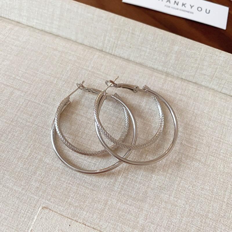 Серебряная Игла Осень и Зима Металлические Серьги Серьги Нишевая Мода Серьги в Холодном Стиле Универсальные Легкая Роскошь Премиальные Серьги