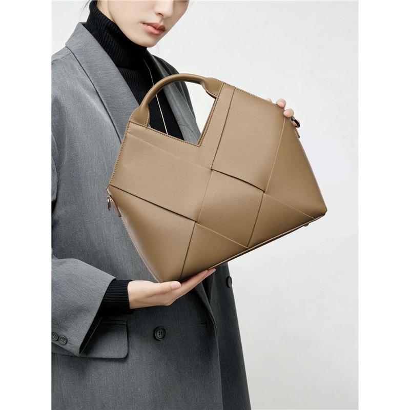 Woven Handbag Fashion Bag Women's Large Capacity Commuting Tote Bag Women's Bag