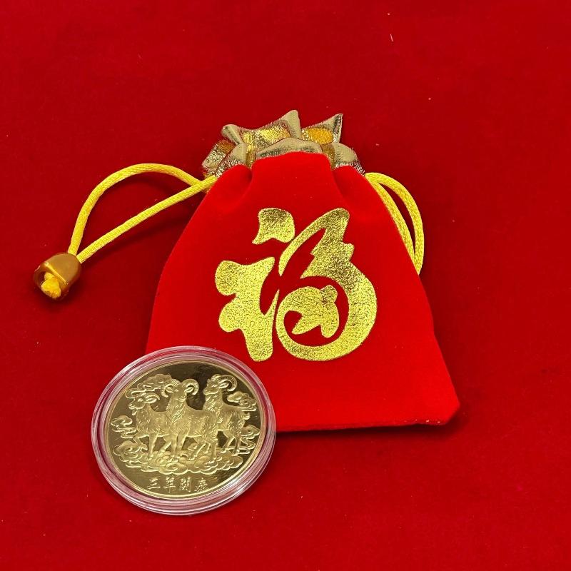 Памятная монета Зодиак Коза 1 шт. Позолоченная с акриловым футляром Красный мешочек для начинающих коллекционеров монет