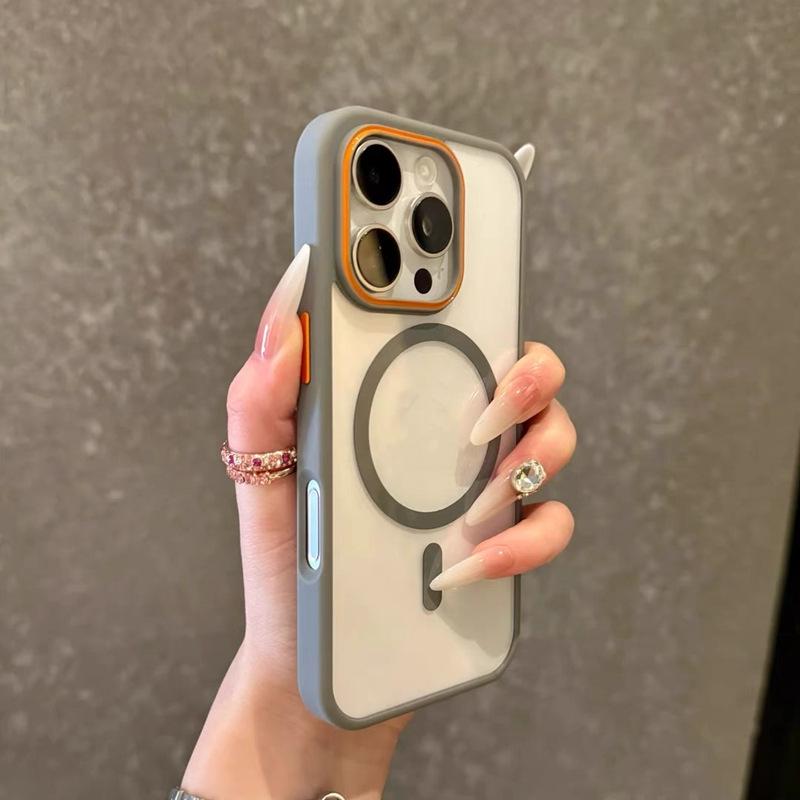 Чехол для iPhone 15 Pro Max с контрастными цветными линзами и поддержкой MagSafe