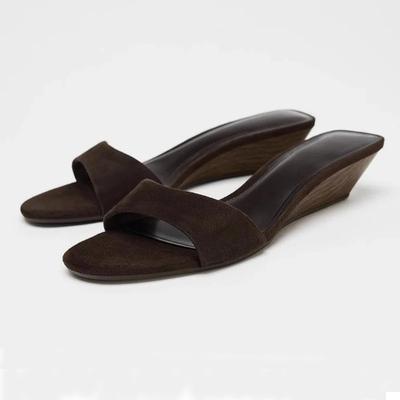 Клинья Женские Тапочки Модные Босоножки на Каблуке Платье Женские Туфли-лодочки 2025 Лето Новые Пляжные Шлепанцы Дизайнерские Сандалии Женские