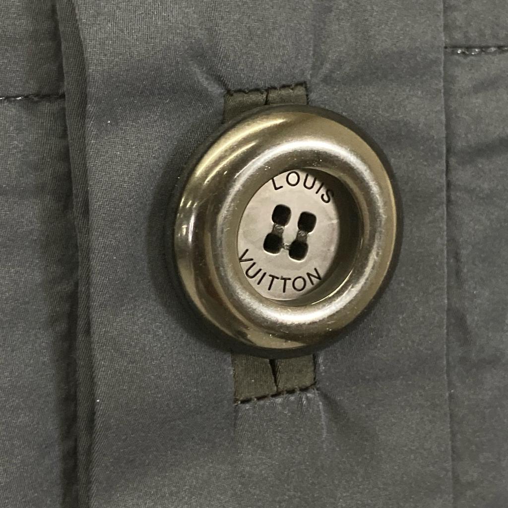 Louis Vuitton 12 Нержавеющая сталь Темно-синий Полиэстер x Шелк Застежка на пуговицы сзади Без рукавов Платье с оборками платье 38 Темно-синийБ/у