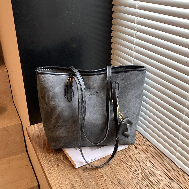 Сумка большой вместимости женская осень-зима 2025 новая повседневная нишевый дизайн сумка на плечо текстурная сумка-тоут для поездок