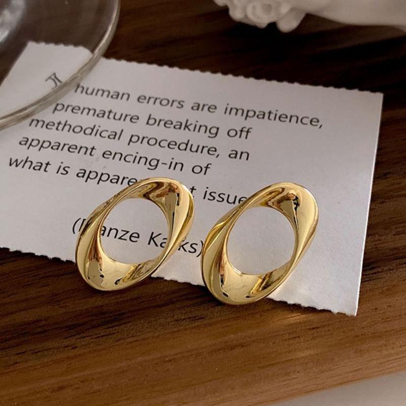 «Высококачественные европейские и американские минималистичные металлические серьги»: "Трендовый холодный стиль женского нишевого дизайна"