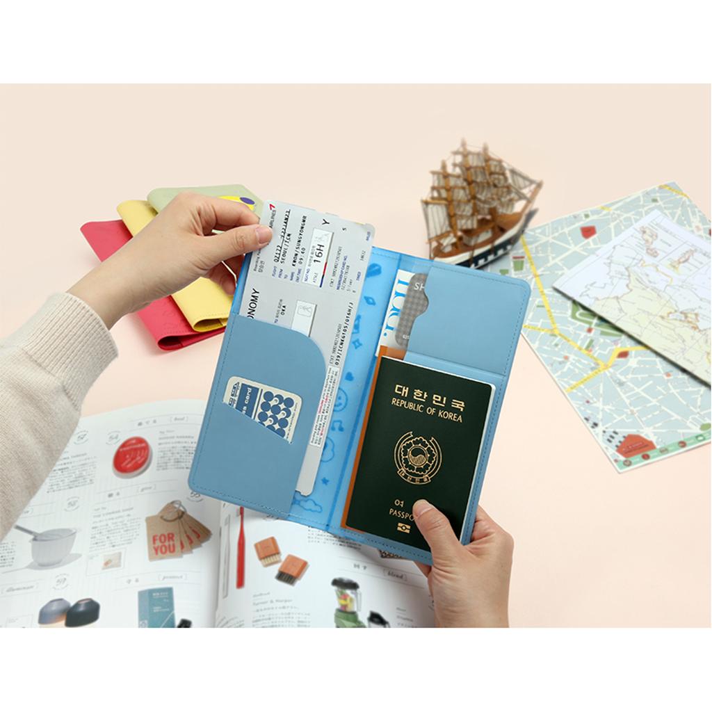 BT21 Большая обложка для паспорта с кожаной нашивкой (7 вариантов)