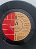 7-дюймовая пластинка YOUNG TRAFFORD The Reds Are Back EMI2351PROMO EMI 1975 Великобритания Поп Б/у