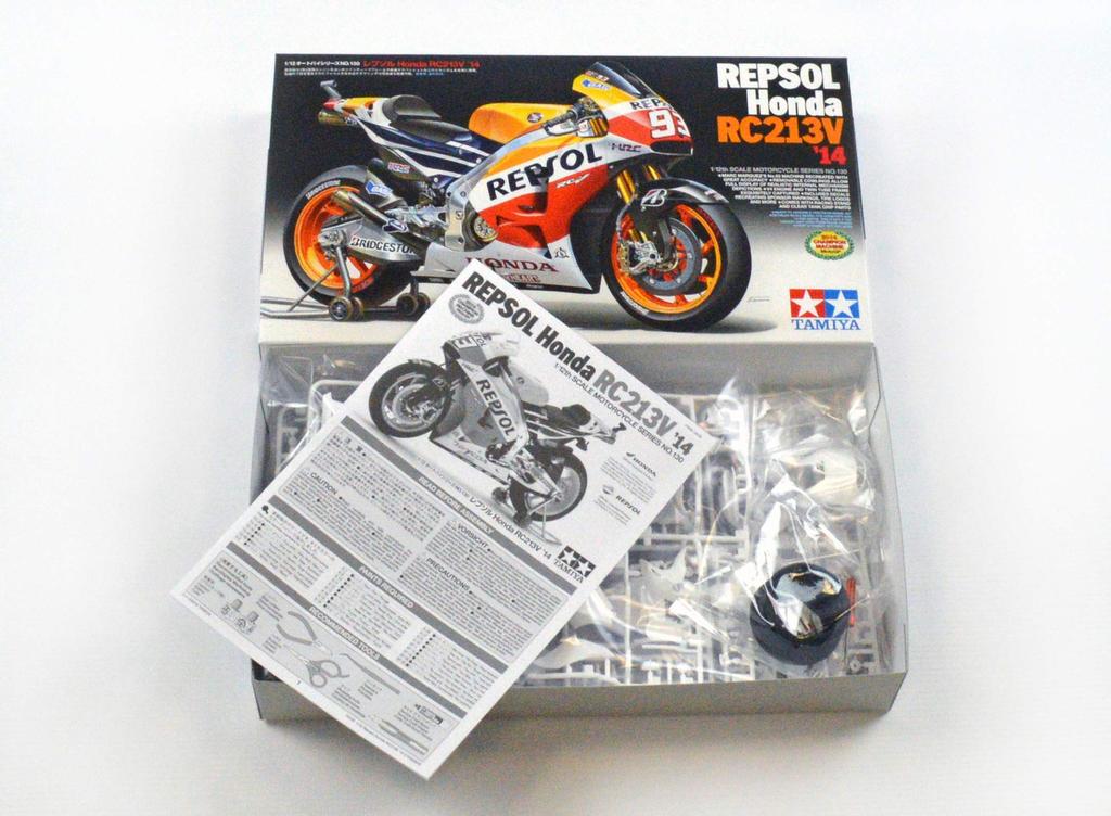 Мотоцикл серии Tamiya Repsol Honda RC213V 14130 1/12 №130 '14