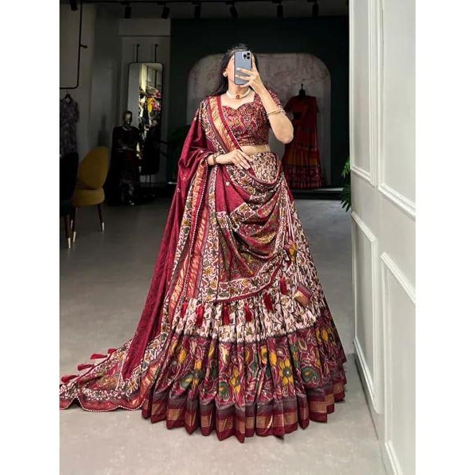 Женская коллекция 'perfectly' Лехенга-чоли из туссарового шелка с принтом Патола и фольгированной отделкой, Несшитая блузка,