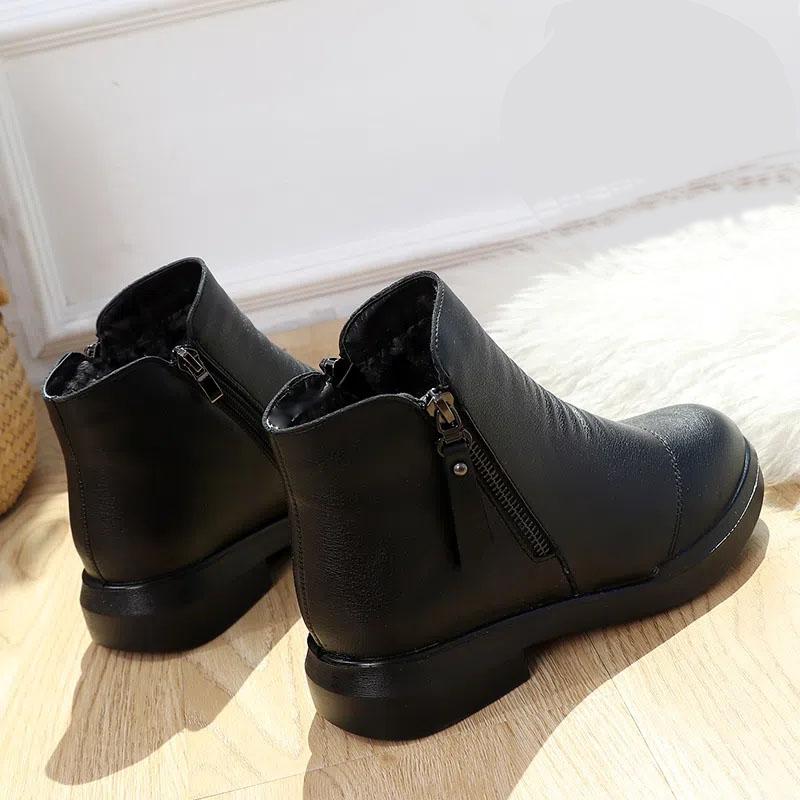 Кожаные сапоги. Женские осенние и зимние короткие сапоги на плоской подошве. Теплые плюшевые противоскользящие женские сапоги.