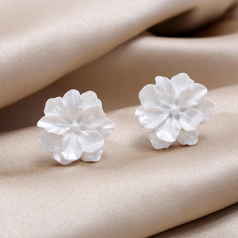 Light Luxury Exquisite Micro-inlaid Zircon Flower Earrings Elegant High-end Pearl Stud Earrings Niche Design Temperament Earrings