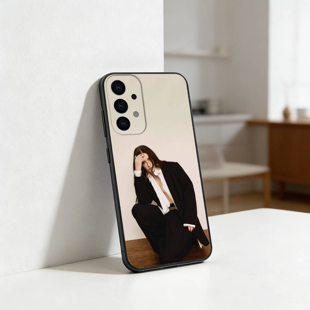 Чехол для телефона певицы Кэри Флетчер для Samsung S25,24,23,22,30,21,10,9,Ultra,Plus,Lite Мягкий черный чехол