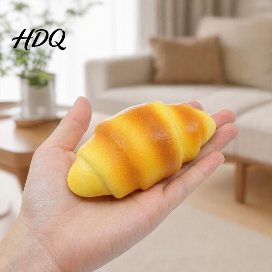 Детский мячик-антистресс Croissant Squeeze Toy, Имитация хлеба, Сенсорная игрушка-фиджет из ТПР, Игрушка для расслабления работника дома и в офисе, Настольная игрушка