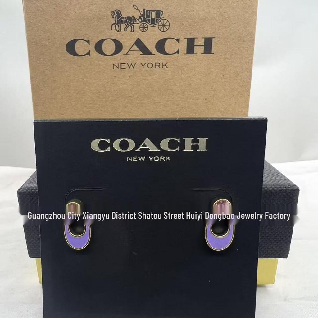 COA Серьги-гвоздики Coach с логотипом C, разноцветные стразы, позолоченные: Художественный, Универсальный, Роскошная мода