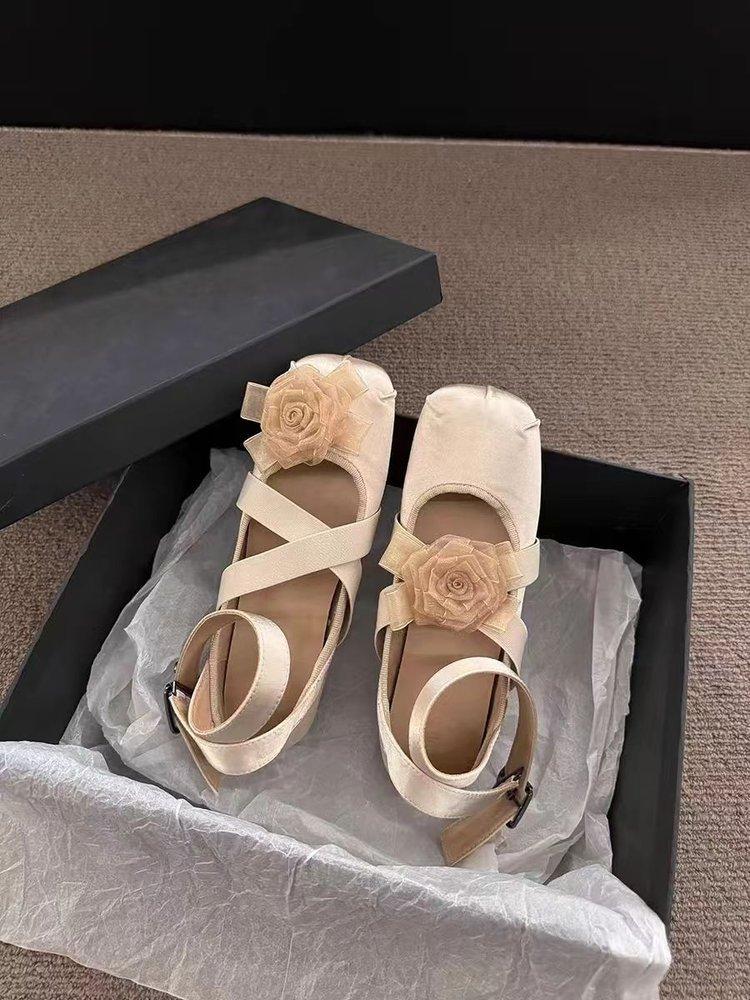 Ретро-цветочные туфли с перекрещивающимися ремешками 2025 года, летние балетки с квадратным носком и небольшим вырезом, новые китайские нежные балетки
