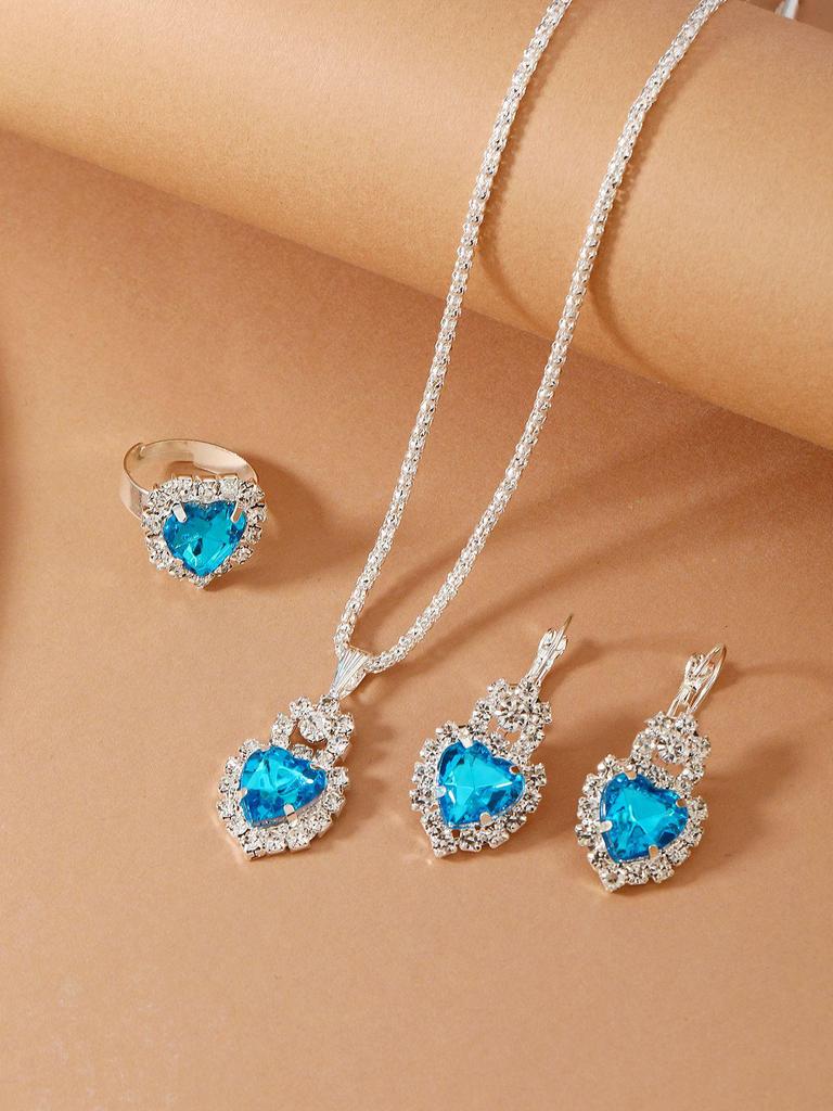 Европейский и американский набор украшений в форме сердца - ожерелье, серьги и кольцо с бриллиантовой подвеской.