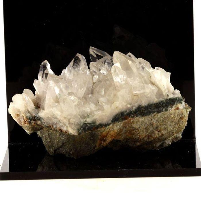 Pierres et Minéraux. Quartz + Chlorite. 901.5 ct. Sarenne, Oisans, Isère, France.