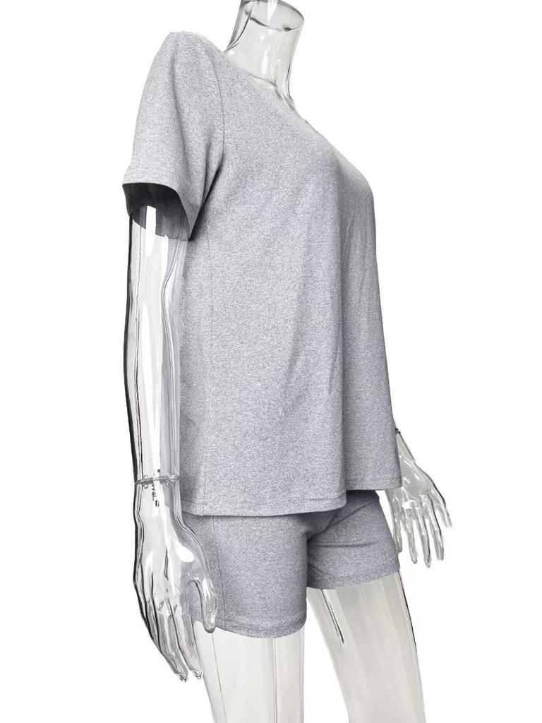 Женский однотонный модный костюм с V-образным вырезом и короткими рукавами на весну/лето 2025 г.