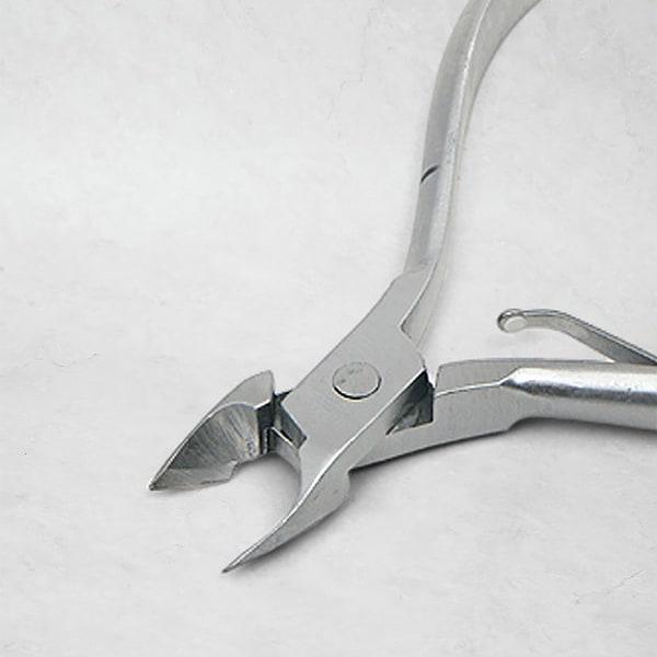 Премиальные щипцы для кутикулы