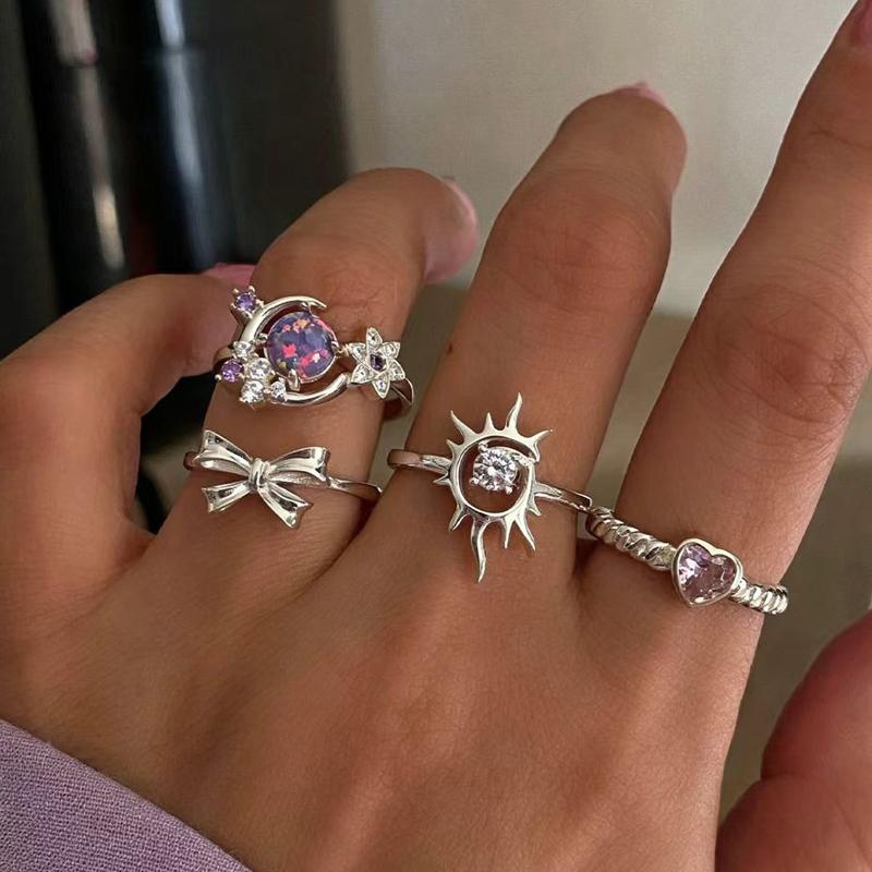 4Pc Sunflower Moon Ring Set for Women Exquisite Sweet Bow Star Heart Finger Rings Trend Vintage Stackable Versatile Jewelry Gift