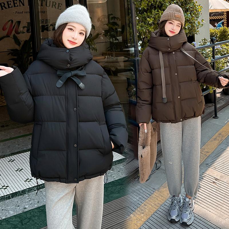 Женская короткая ветрозащитная теплая зимняя куртка-пуховик с капюшоном и поясом