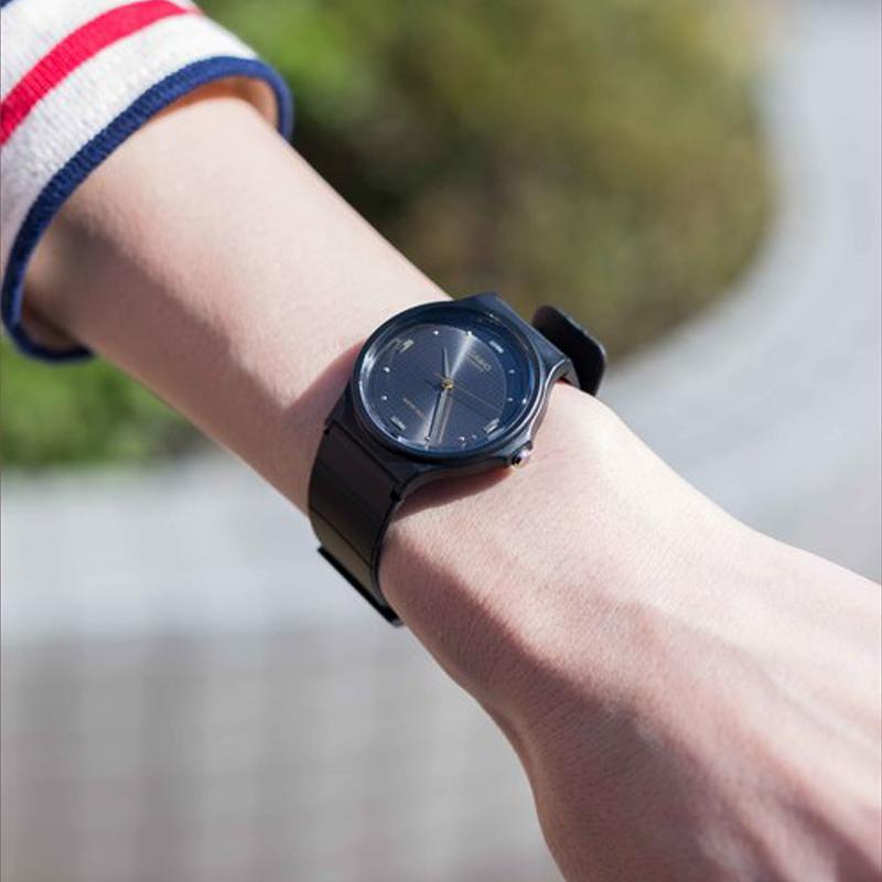 Casio Серия YOUTH - Три стрелки Модный Деловая повседневность Простой Легкий Тонкий Универсальный Классический Кварцевый механизм Ремешок из смолы Японский MQ-76-1AL