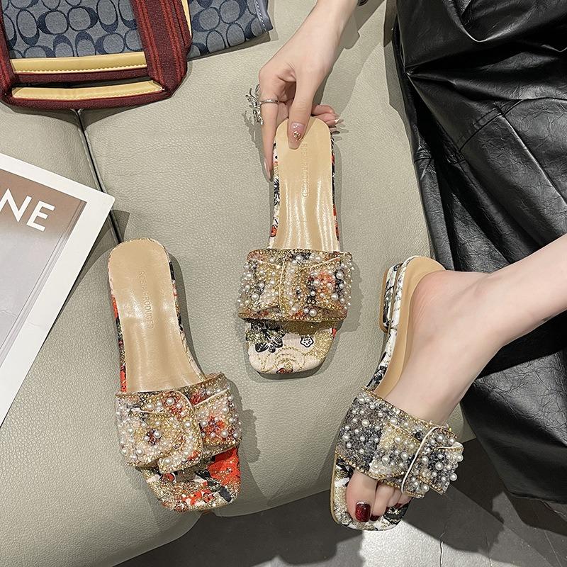 Cool Slippers Women's Summer New Fashion Low-heeled Outer Wear Beach Shoes Temperament One-word Trend