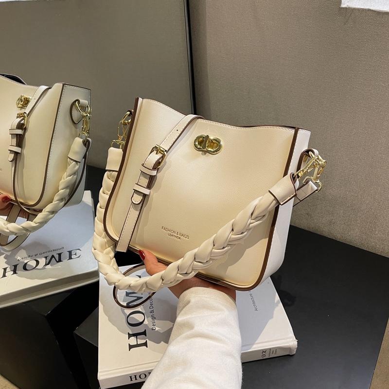 IELGY Versatile Soft Leather Bucket Bag, Foreign-style Texture Shoulder Messenger Bag