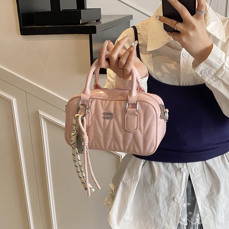 Женская сумка 2025 новая сумка-мессенджер весна и лето маленькая квадратная сумка нишевый дизайн высокое чувство женская плечевая портативная сумка с бриллиантами