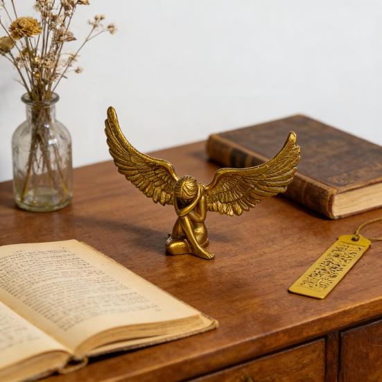 Carving Sitting Angel Figurine European Winged Girl Statue Resin Sculpture Home Office Bookshelf Desktop Decoration Ornament