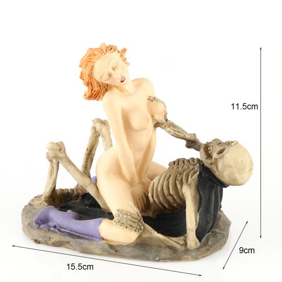 Wear-resistant Anti-deform Stylish Vivid Eye-catching Couple Sculpture Novelty Desk Statue Ornament Art Statue