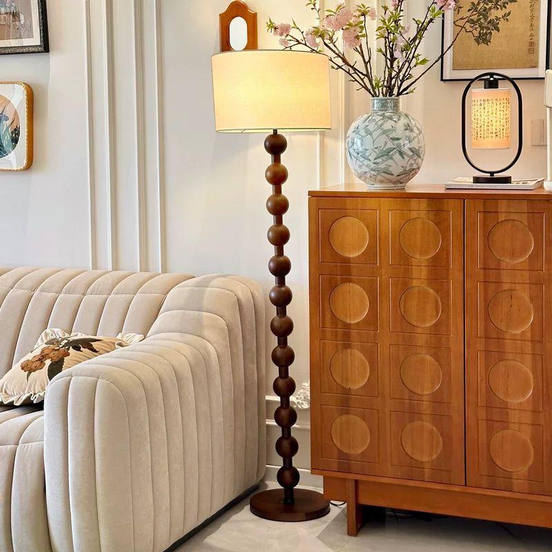 Американская ретро-торшер середины века с отделкой под орех и тканевым абажуром