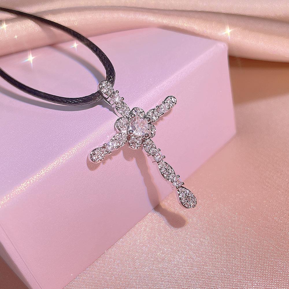 Cross Necklace for Women with Niche Design Personalized Collarbone Chain Simple Temperament Pendant Ornaments