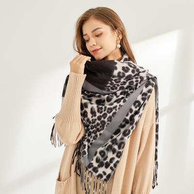 2024 Осень и зима Новый полудлинный мягкий искусственный кашемировый универсальный леопардовый принт шарф-шаль для женщин
