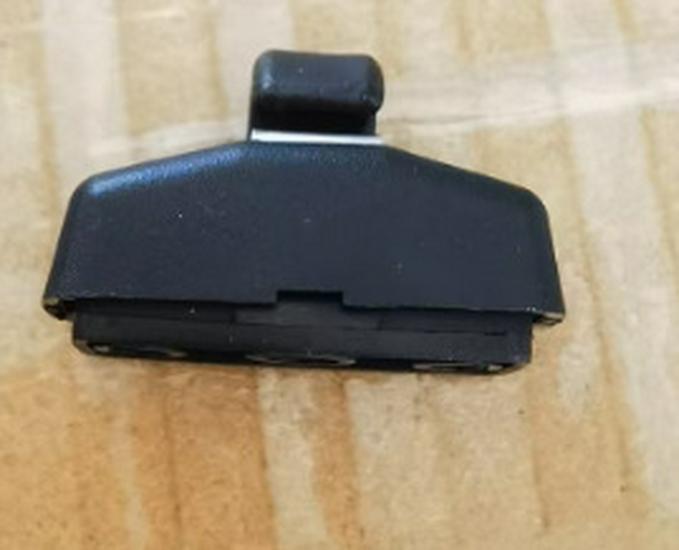 Крючок-зажим переднего солнцезащитного козырька Volkswagen Passat/Skoda (3B0857561B)