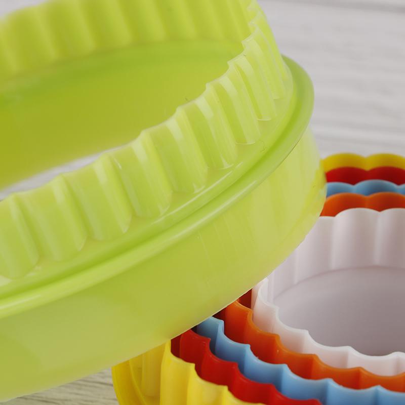 6 Piece Kitchen Gadget Dumpling Knife Practical Round / Flower Dough Cutting Tool