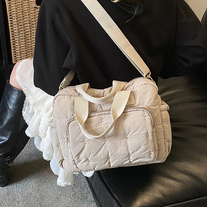 Mommy bag, a portable bag for mothers to use when going out, a multi-functional baby bag, a casual backpack for mothers to carry when taking their